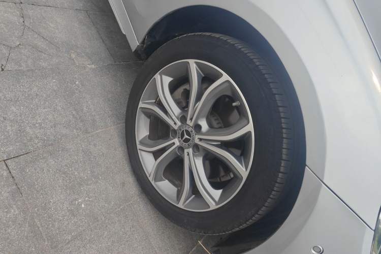 Used Mercedes-Benz E-Class 2023 E 300 L Sport Luxury Edition Right Front Wheel Hub