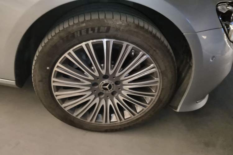 Used Mercedes-Benz E-Class 2023 Updated E 300 L Fashion Edition Right Front Wheel Hub