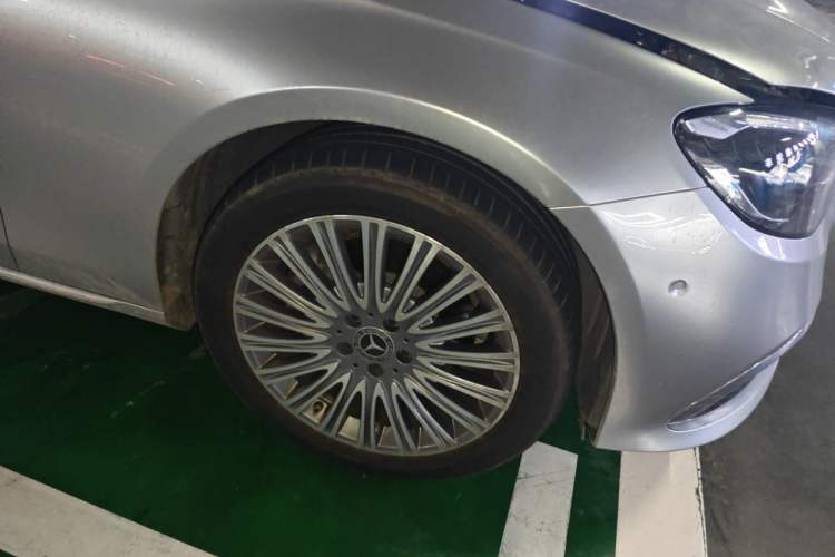 Used Mercedes-Benz E-Class 2023 E 300 L Luxury Model Right Front Wheel Hub