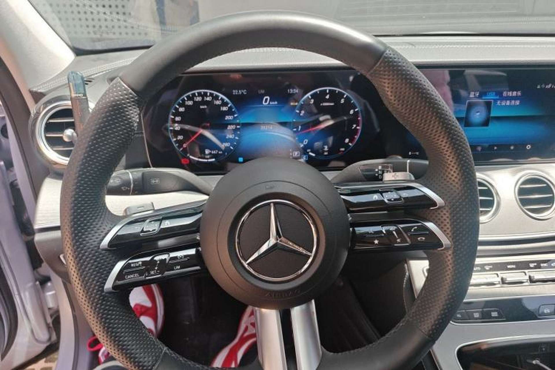 Used Mercedes-Benz E-Class 2023 Restyled E 300 L Sporty and Stylish Edition Steering Wheel
