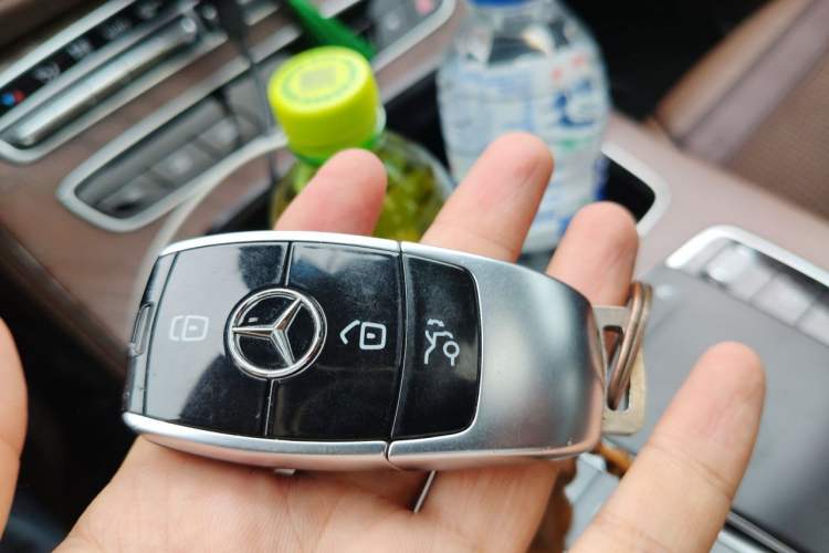Used Mercedes-Benz E-Class 2023 E 260 L 4MATIC Vehicle Key