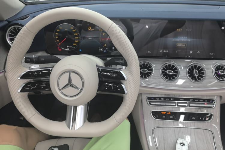 Used Mercedes-Benz E-Class 2023 Restyled E 260 Convertible Coupe Center Console