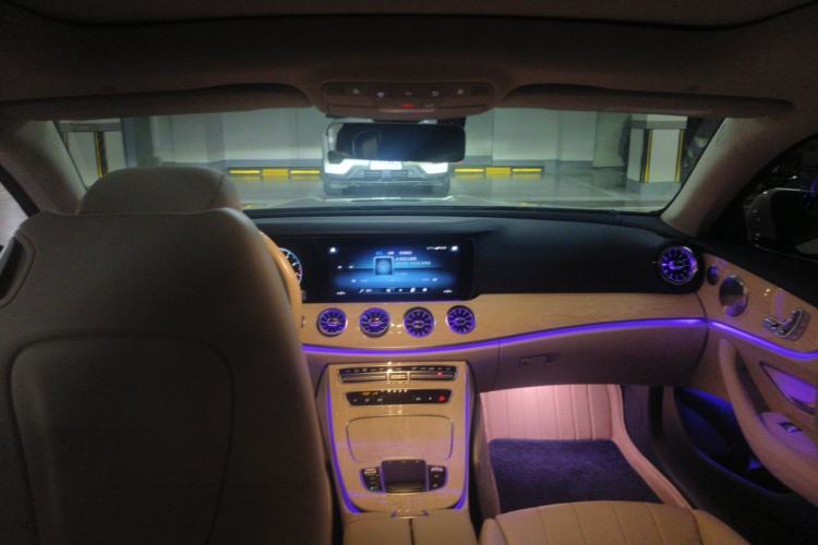 Used Mercedes-Benz E-Class 2023 E 260 Coupe Center Console