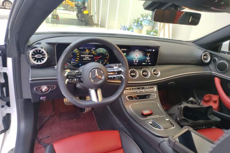 Used Mercedes-Benz E-Class 2023 E 300 Coupe Center Console