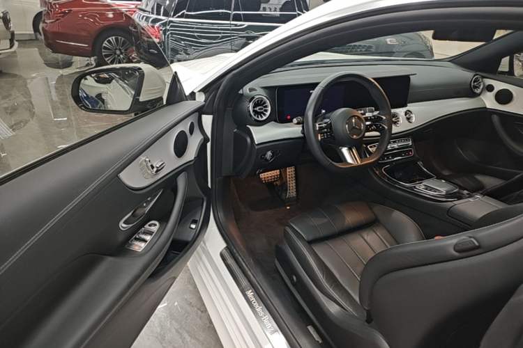 Used Mercedes-Benz E-Class 2023 E 260 Coupe Driver Seat