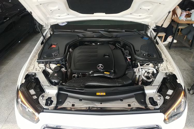 Used Mercedes-Benz E-Class 2023 E 260 L Engine Bay