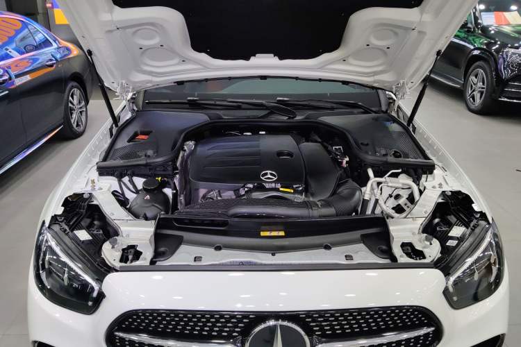 Used Mercedes-Benz E-Class 2023 E 260 Coupe Engine Bay