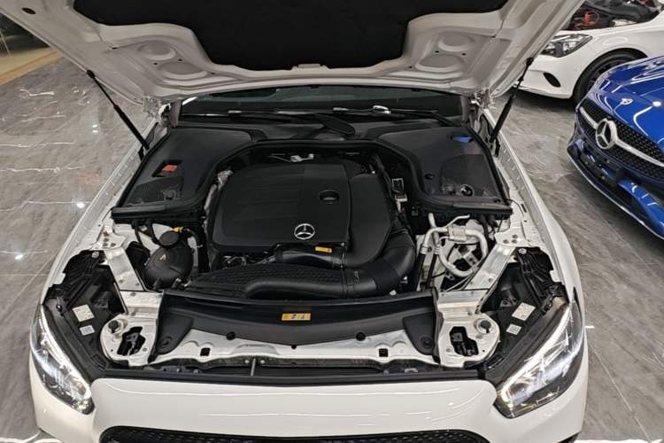 Used Mercedes-Benz E-Class 2023 E 260 Coupe Engine Bay