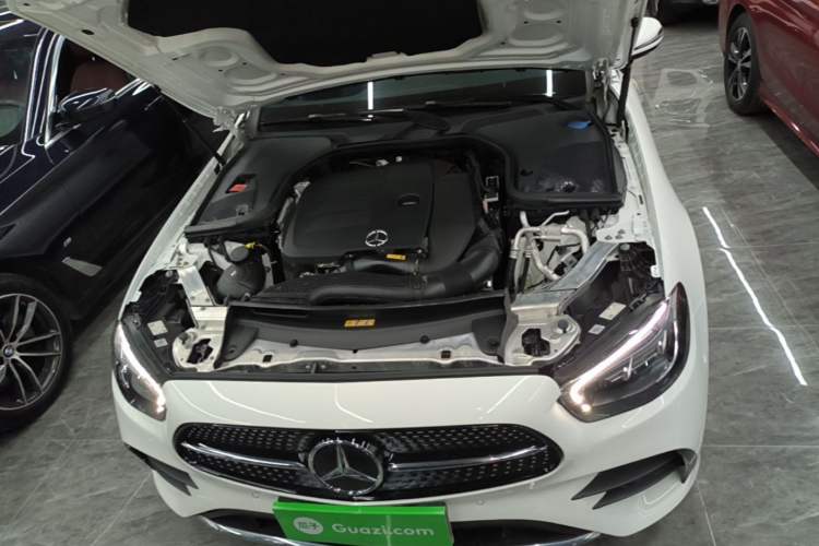 Used Mercedes-Benz E-Class 2023 E 260 Coupe Engine Bay