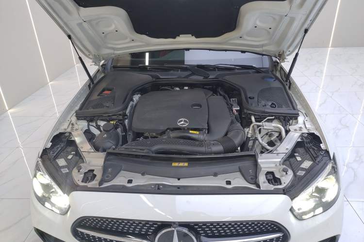 Used Mercedes-Benz E-Class 2023 E 300 Coupe Engine Bay