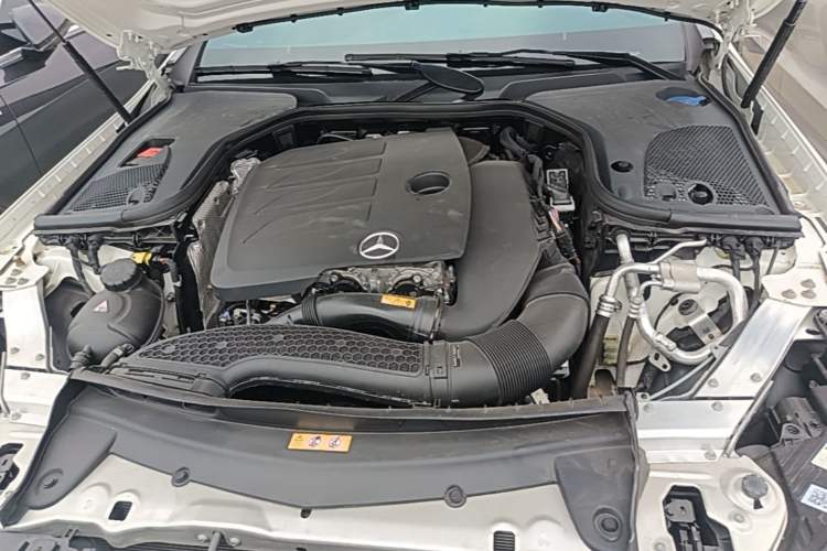 Used Mercedes-Benz E-Class 2023 E 260 Coupe Engine Bay