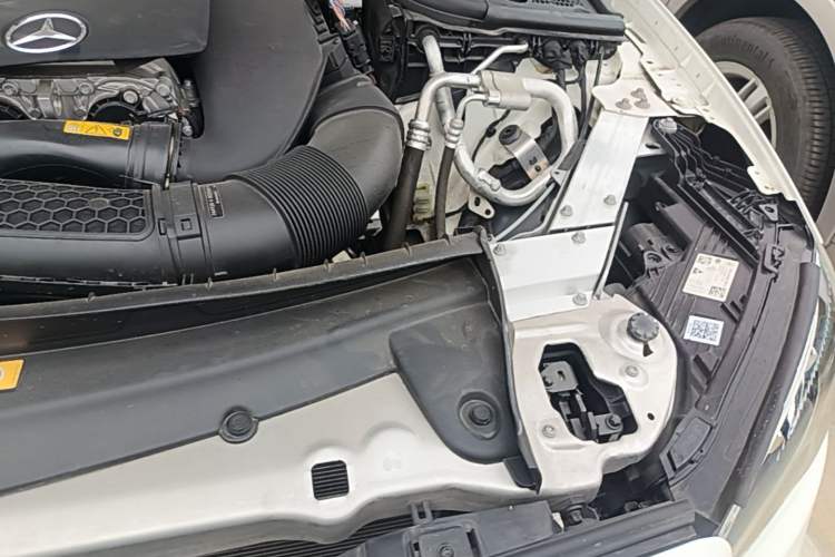 Used Mercedes-Benz E-Class 2023 E 260 Coupe Engine Bay Left