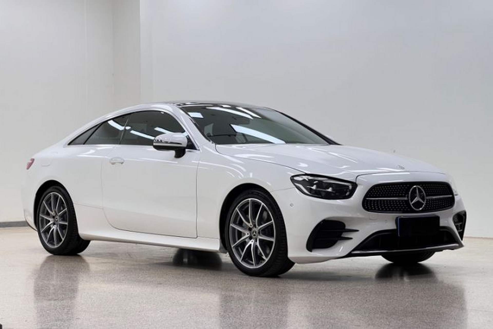 Used Mercedes-Benz E-Class 2023 E 260 Coupe Exterior 1