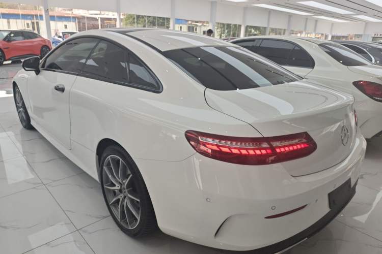 Used Mercedes-Benz E-Class 2023 E 260 Coupe Exterior 2