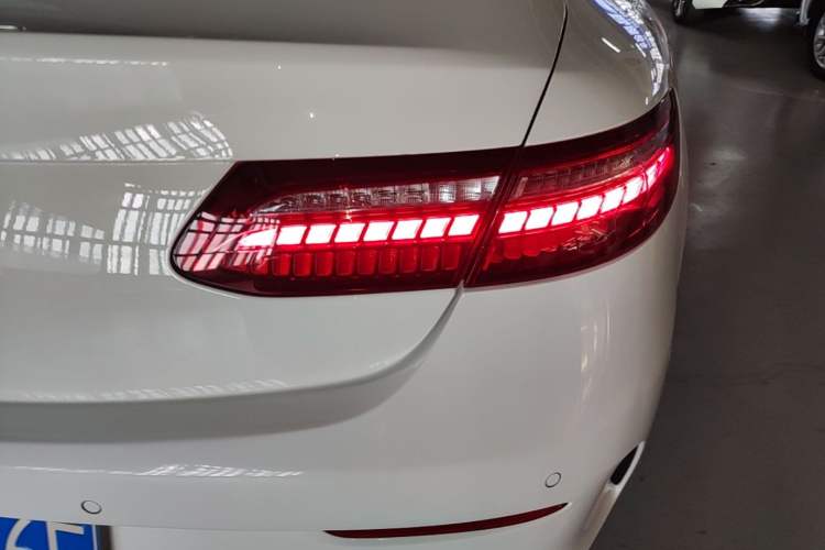 Used Mercedes-Benz E-Class 2023 E 260 Coupe Exterior 3