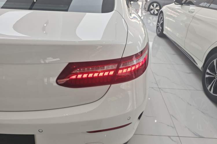 Used Mercedes-Benz E-Class 2023 E 260 Coupe Exterior 3