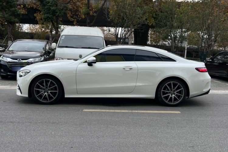 Used Mercedes-Benz E-Class 2023 E 260 Coupe Exterior 3