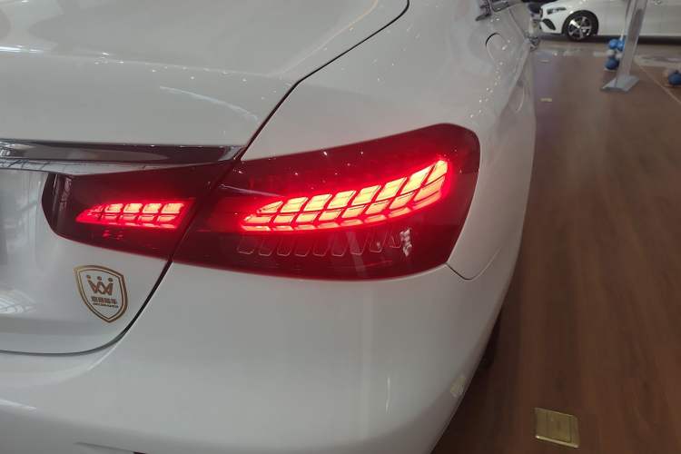 Used Mercedes-Benz E-Class 2023 Updated E 300 L Luxury Edition Exterior 3