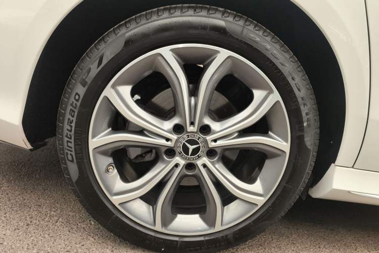Used Mercedes-Benz E-Class 2023 E 300 L Sporty and Stylish Model Exterior 4
