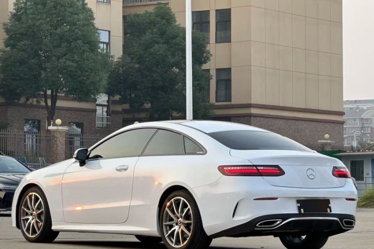 Used Mercedes-Benz E-Class 2023 E 260 Coupe Exterior 5