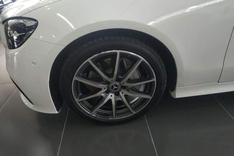 Used Mercedes-Benz E-Class 2023-Year Restyled E 260 Coupe Exterior 7