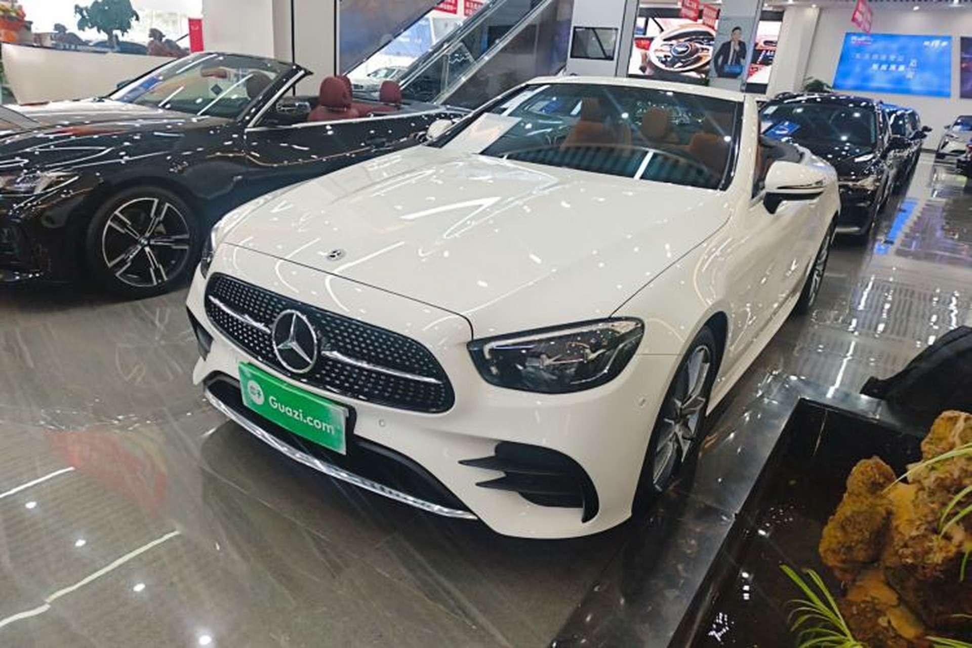Used Mercedes-Benz E-Class 2023 E 260 Convertible Coupe Front Left 45 Deg