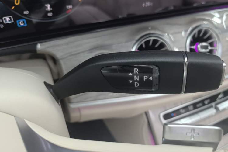 Used Mercedes-Benz E-Class 2023 Restyled E 260 Convertible Coupe Gear Lever