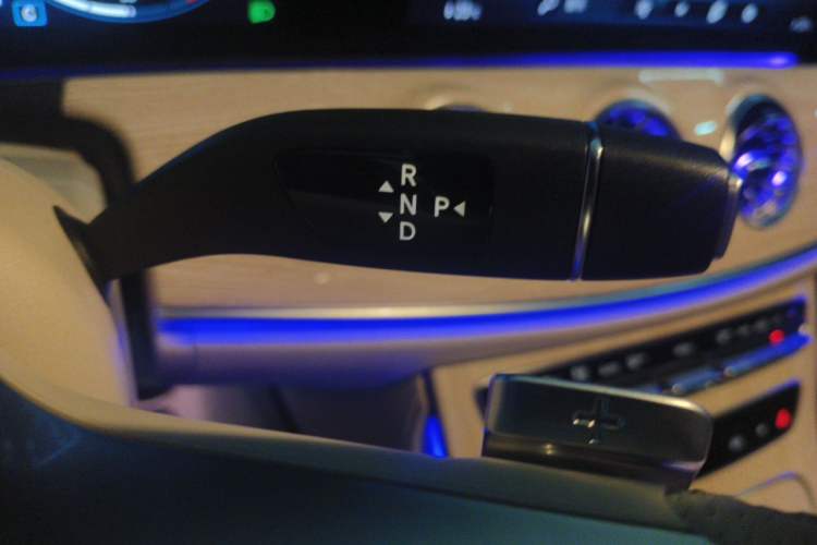 Used Mercedes-Benz E-Class 2023 E 260 Coupe Gear Lever