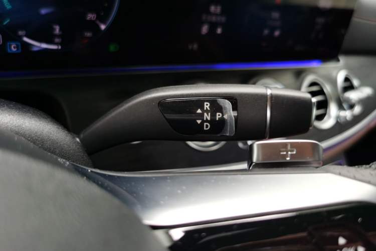 Used Mercedes-Benz E-Class 2023 E 300 L Sport Luxury Edition Gear Lever