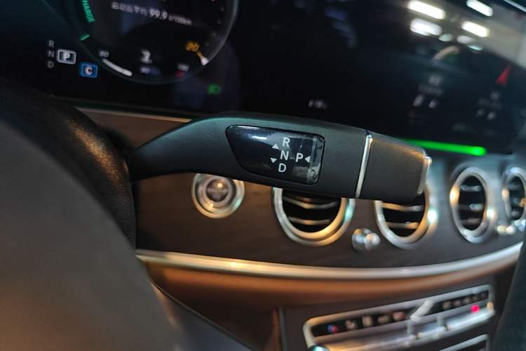 Used Mercedes-Benz E-Class 2023 Restyled E 300 L Sporty and Stylish Edition Gear Lever