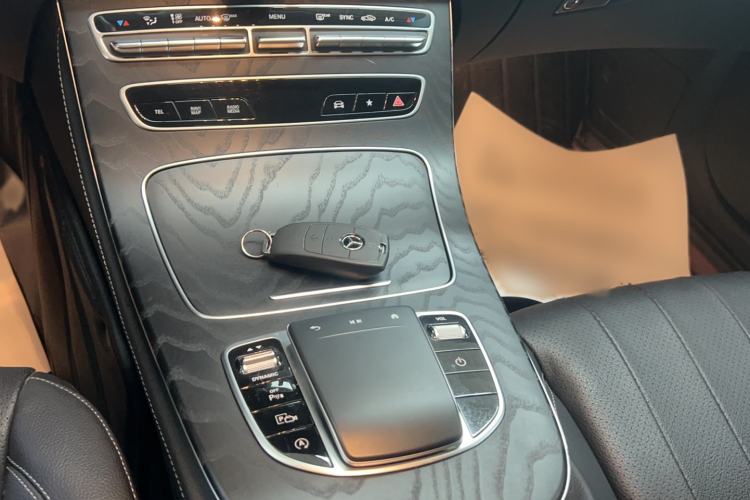Used Mercedes-Benz E-Class 2023 E 260 Stylish Sports Edition Gear Lever