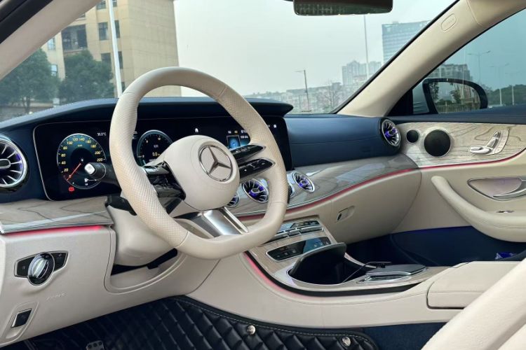 Used Mercedes-Benz E-Class 2023 E 260 Coupe Interior 1