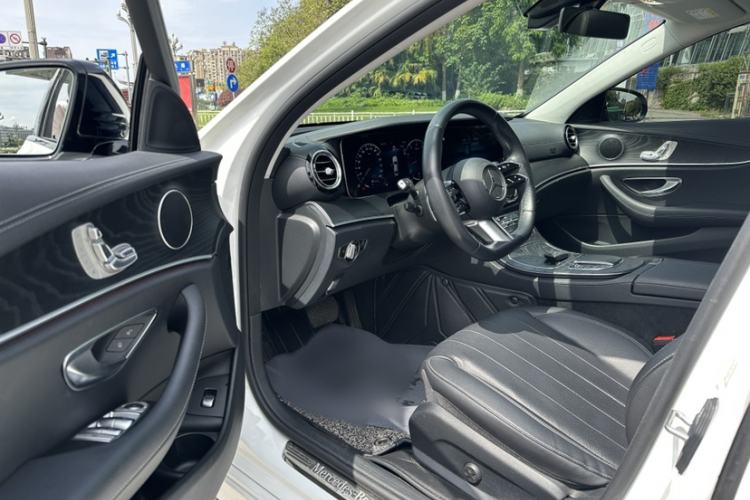 Used Mercedes-Benz E-Class 2023 E 260 Stylish Sports Edition Interior 2