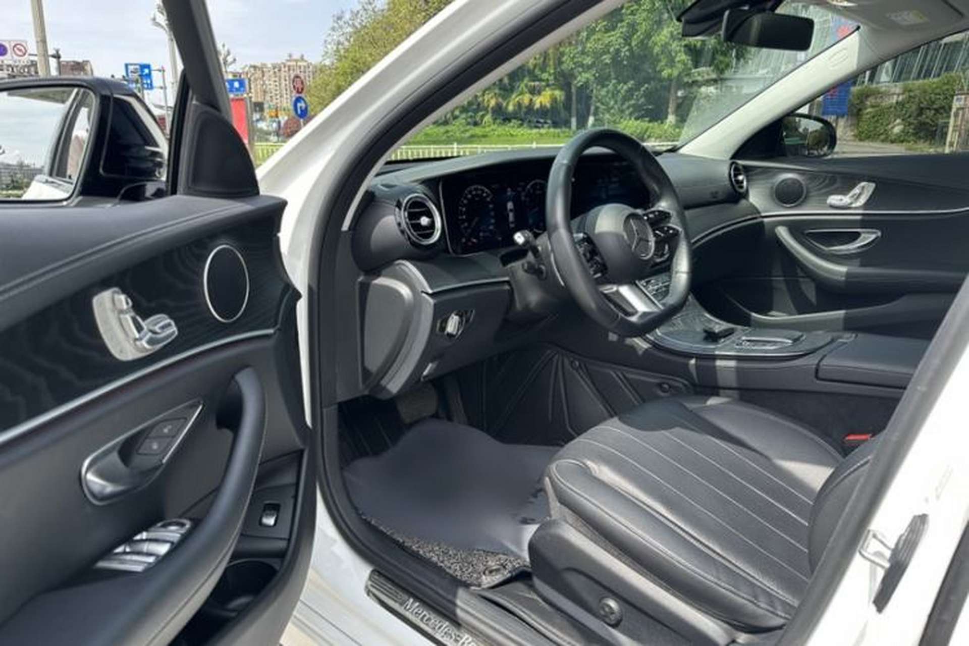 Used Mercedes-Benz E-Class 2023 E 260 Stylish Sports Edition Interior 2