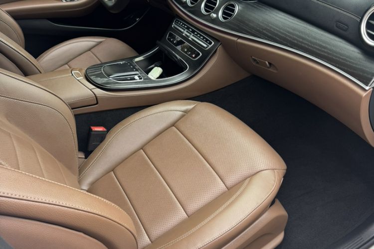 Used Mercedes-Benz E-Class 2023 Restyled E 300 L Sporty and Stylish Edition Interior 3