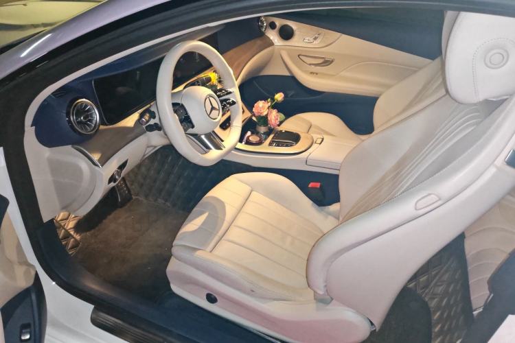 Used Mercedes-Benz E-Class 2023 E 260 Coupe Interior 3