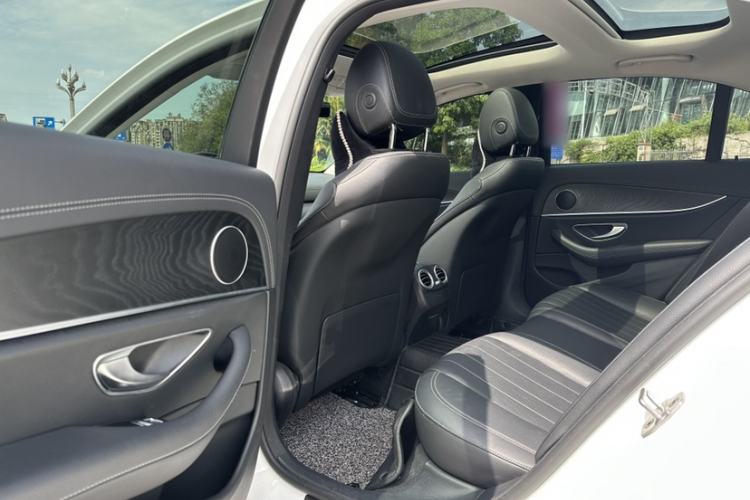 Used Mercedes-Benz E-Class 2023 E 260 Stylish Sports Edition Interior 4