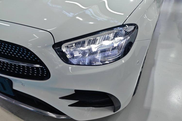 Used Mercedes-Benz E-Class 2023 E 260 Stylish Sports Edition Left Front Headlight