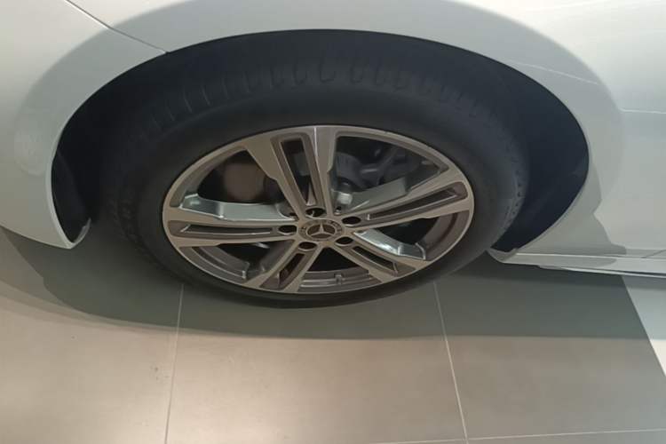 Used Mercedes-Benz E-Class 2023 Restyled E 260 L Sport Edition Left Front Wheel Hub