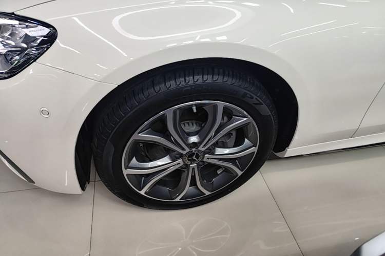 Used Mercedes-Benz E-Class 2023 Restyled E 300 L Sporty and Stylish Edition Left Front Wheel Hub