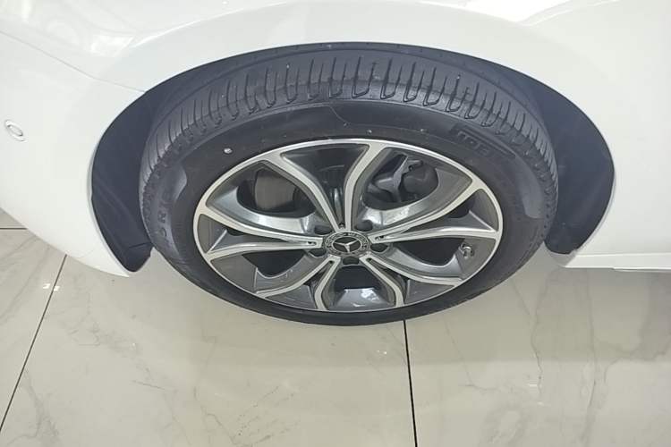Used Mercedes-Benz E-Class 2023 Restyled E 300 L Sporty and Stylish Edition Left Front Wheel Hub