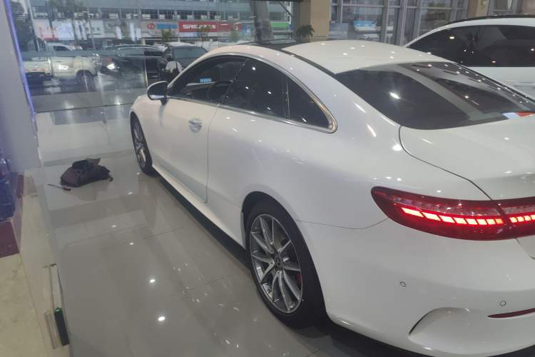 Used Mercedes-Benz E-Class 2023 E 260 Coupe Left Side