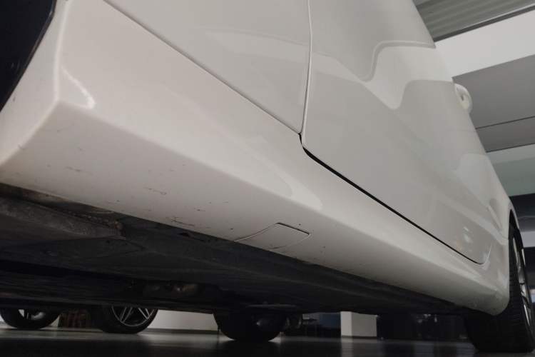 Used Mercedes-Benz E-Class 2023-Year Restyled E 260 Coupe Left Side Sill