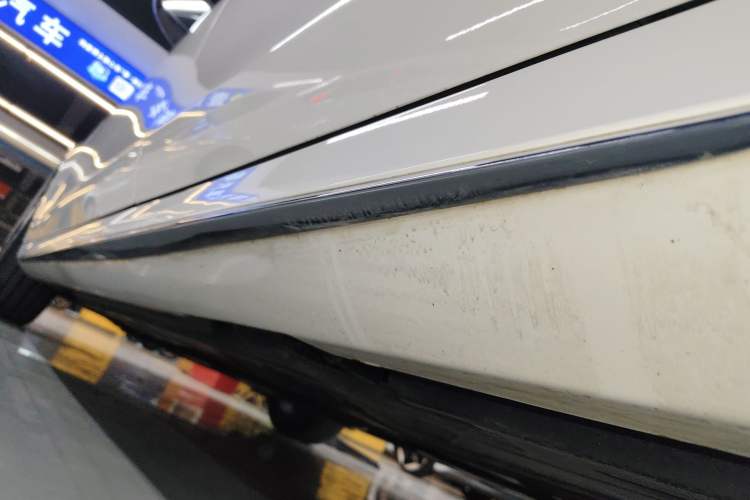 Used Mercedes-Benz E-Class 2023 E 260 L Sport Edition Left Side Sill
