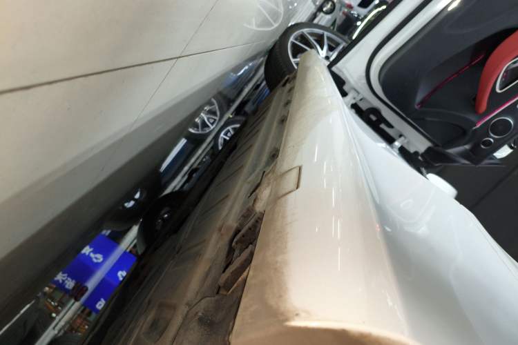 Used Mercedes-Benz E-Class 2023 E 260 Coupe Left Side Sill