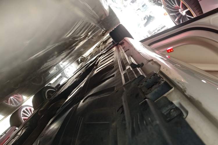 Used Mercedes-Benz E-Class 2023 E 300 L Luxury Model Left Side Sill