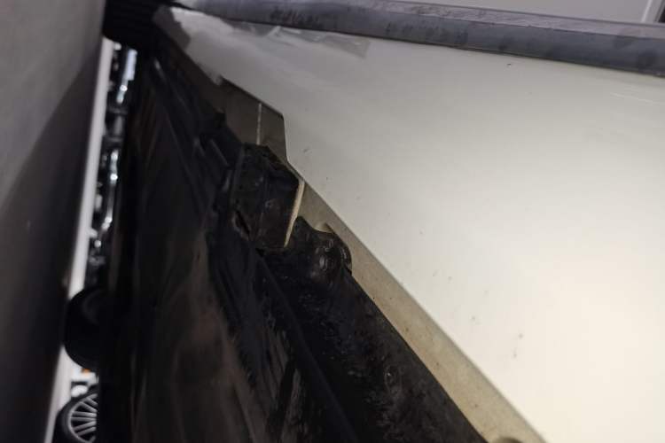 Used Mercedes-Benz E-Class 2023 E 300 L Sporty and Stylish Model Left Side Sill