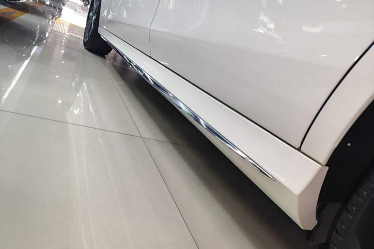 Used Mercedes-Benz E-Class 2023 Restyled E 300 L Sporty and Stylish Edition Left Side Sill
