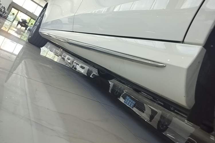 Used Mercedes-Benz E-Class 2023 Restyled E 300 L Sporty and Stylish Edition Left Side Sill