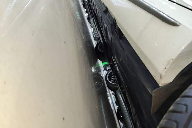 Used Mercedes-Benz E-Class 2023 E 300 L Sport Luxury Edition Left Side Sill